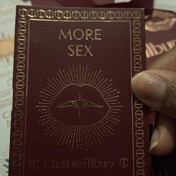 Charlotte Tilbury BEAUTY LIGHT WAND PILLOW TALK MEDIUM SET - Picture 8 of 16